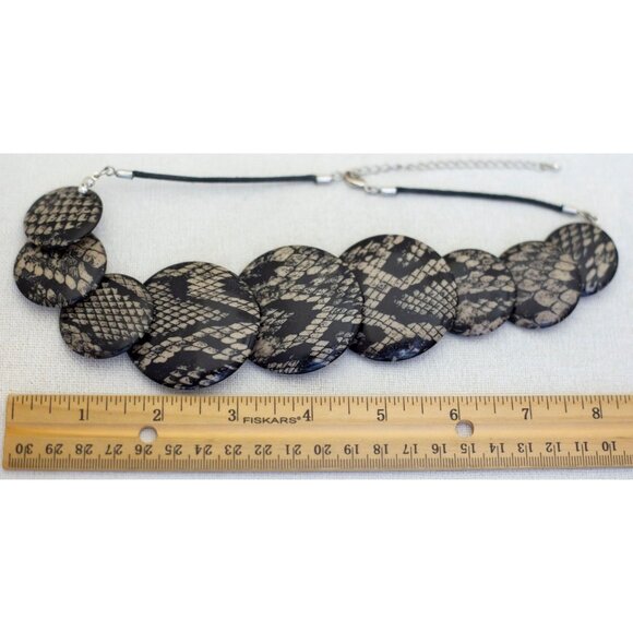 18 inch, Vintage Silver Tone Scaly Patterns Large Plastic Bib Necklace - G1 - Picture 3 of 3